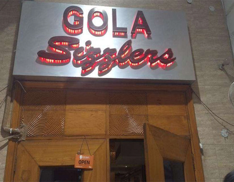 Gola Sizzlers, Delhi