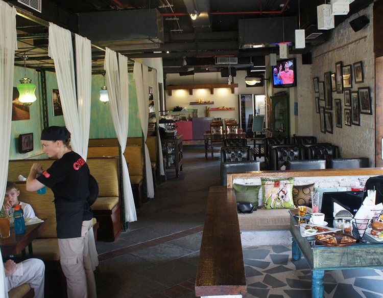 Cafe Delhi Heights